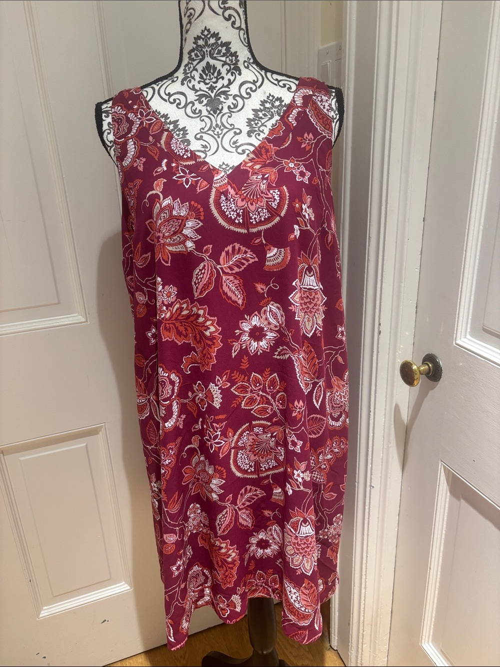 Loft Sleeveless Floral Midi Dress in Berry Red sz L